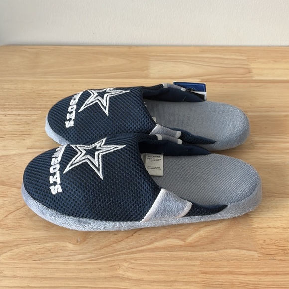 NFL - Dallas Cowboys Slippers - Picture 2 of 3